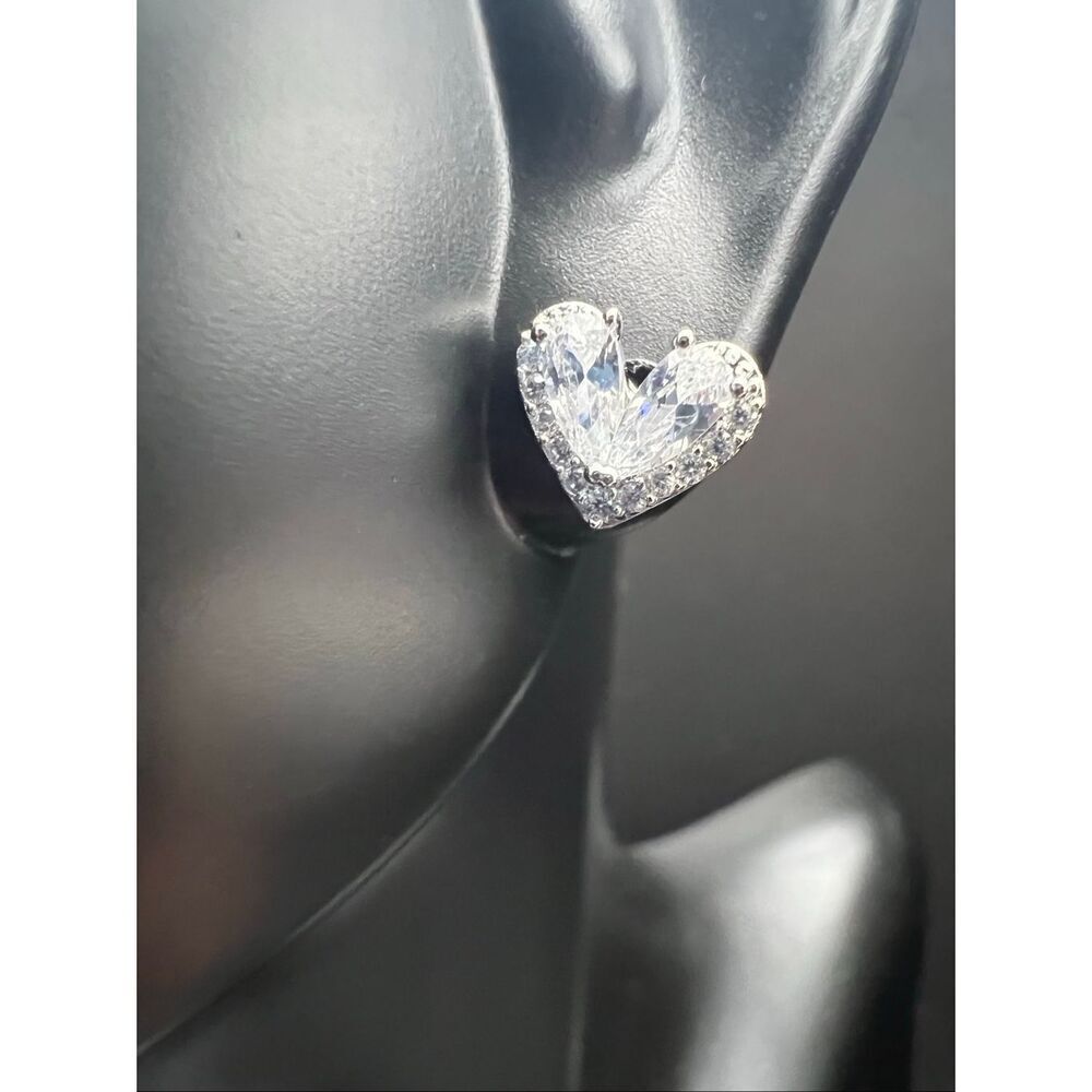 Helirose Silver Tone Cubic Zirconia Heart Shaped Stud Earring Gift Box
